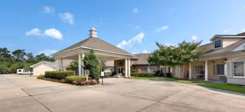 Exterior view of Brookdale Mandeville entrance with covered drop-off and manicured landscaping