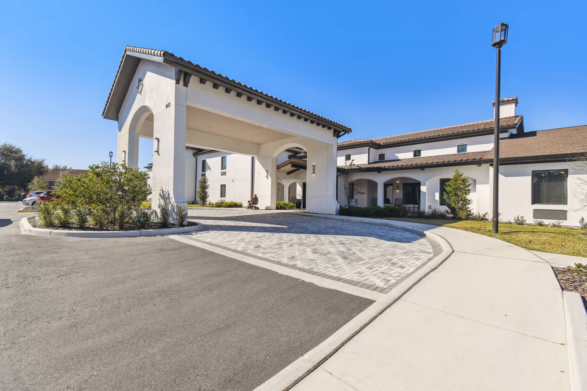 HearthStone at Wildwood exterior entrance with porte-cochere and circular driveway.