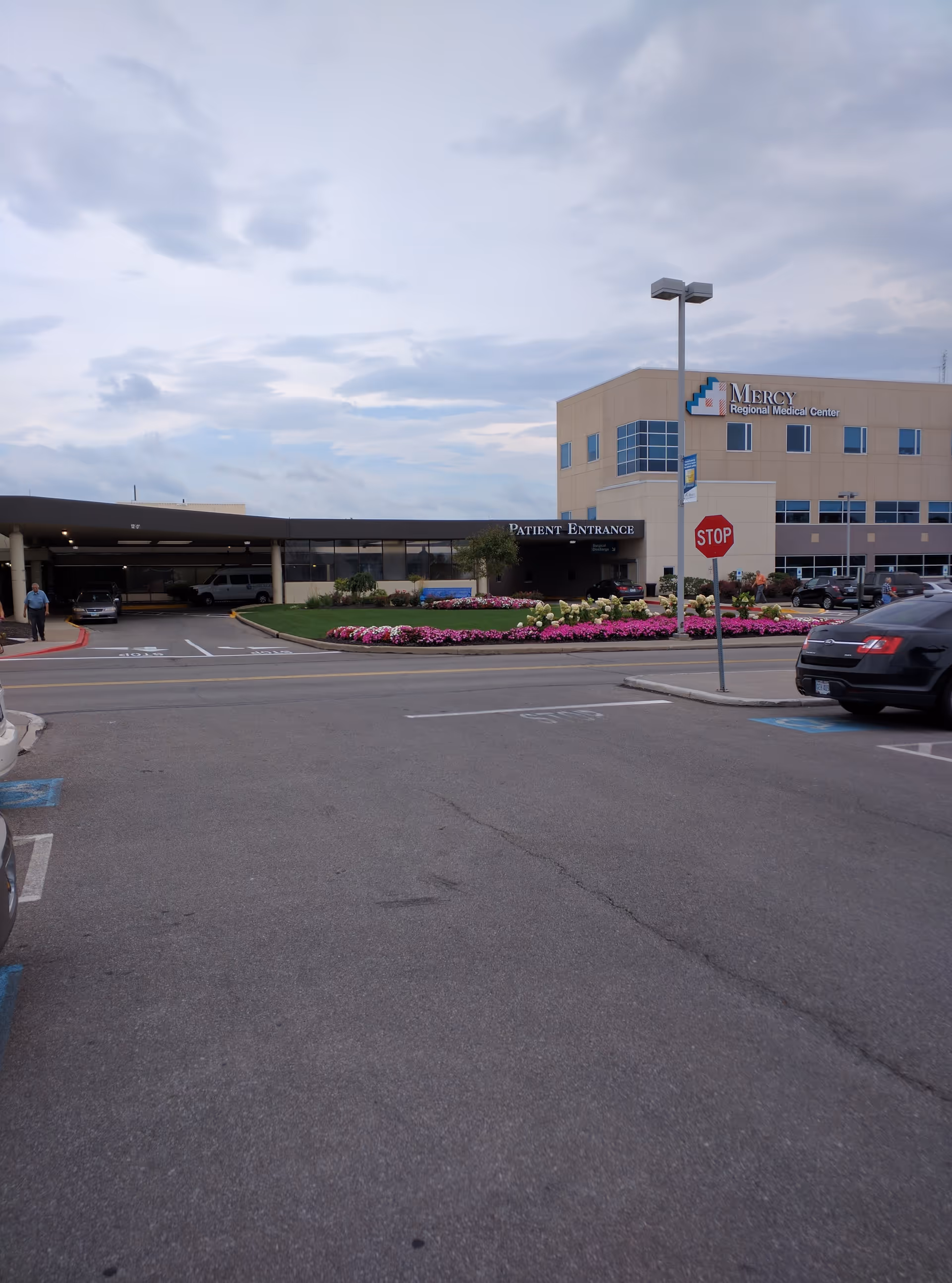 Mercy Health Lorain Hospital exterior featuring the patient entrance and landscaping.