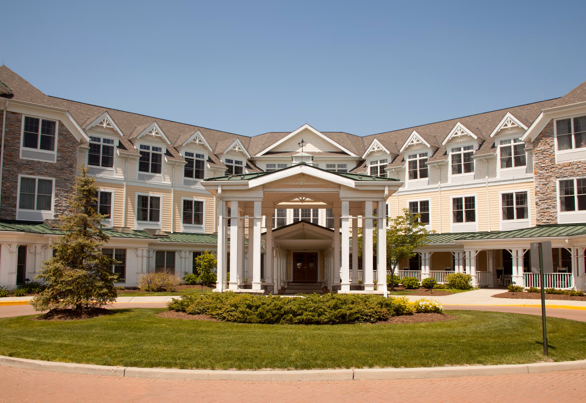 Sunrise of Cresskill exterior building with a covered entrance and circular driveway