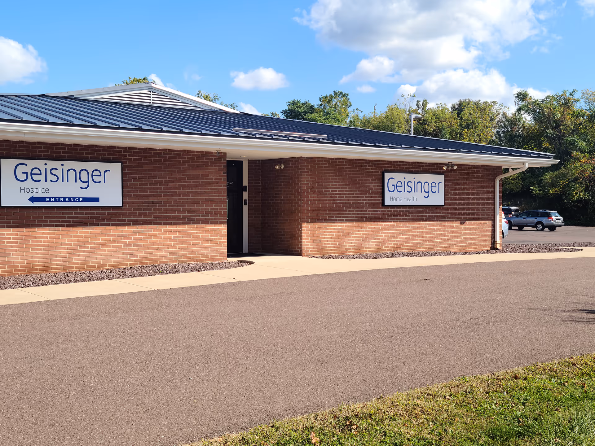 Brick hospice facility front view with Geisinger Hospice signs and entrance