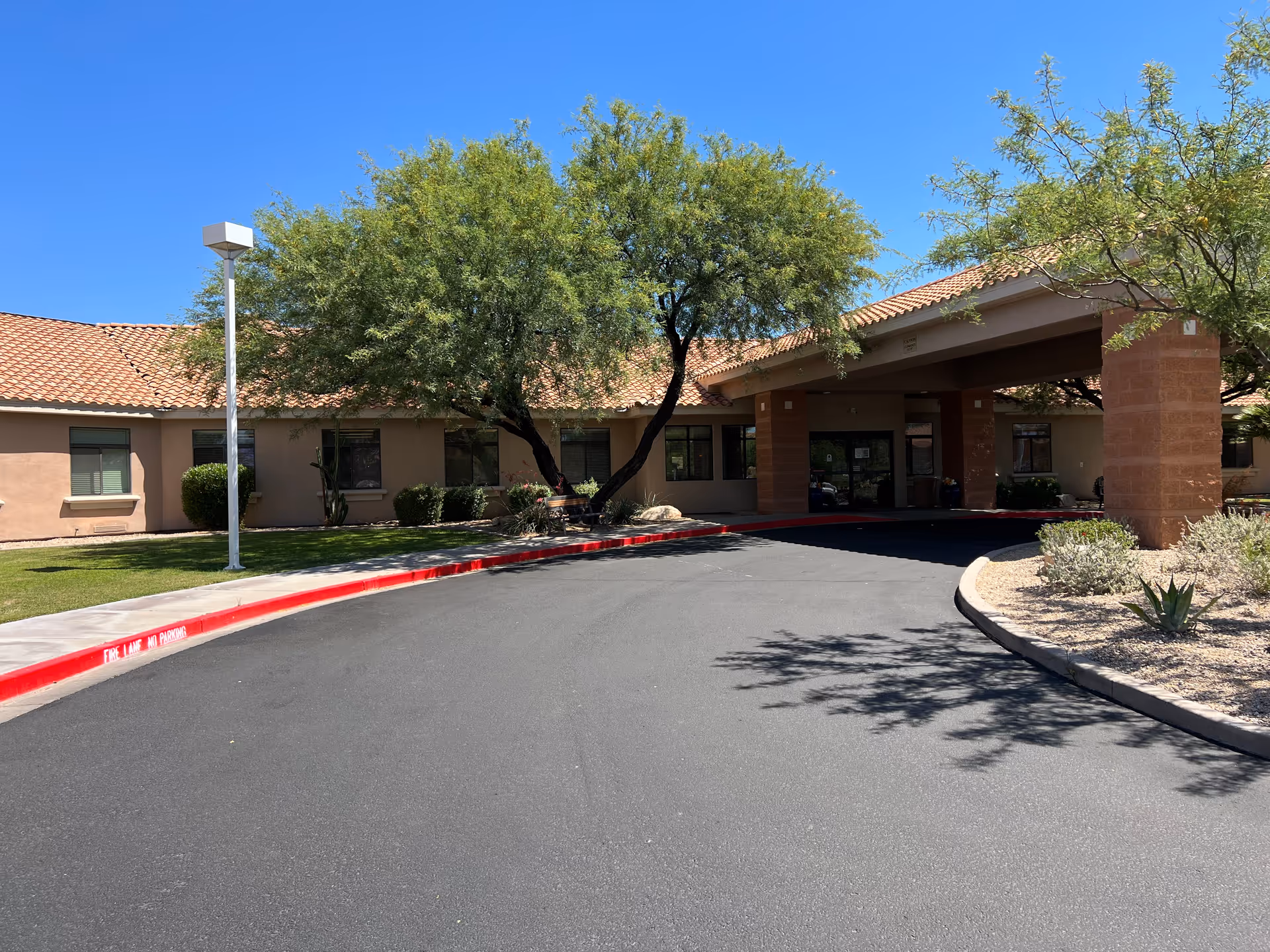Exterior view of Fountain Hills Post Acute facility showing entrance and driveway.