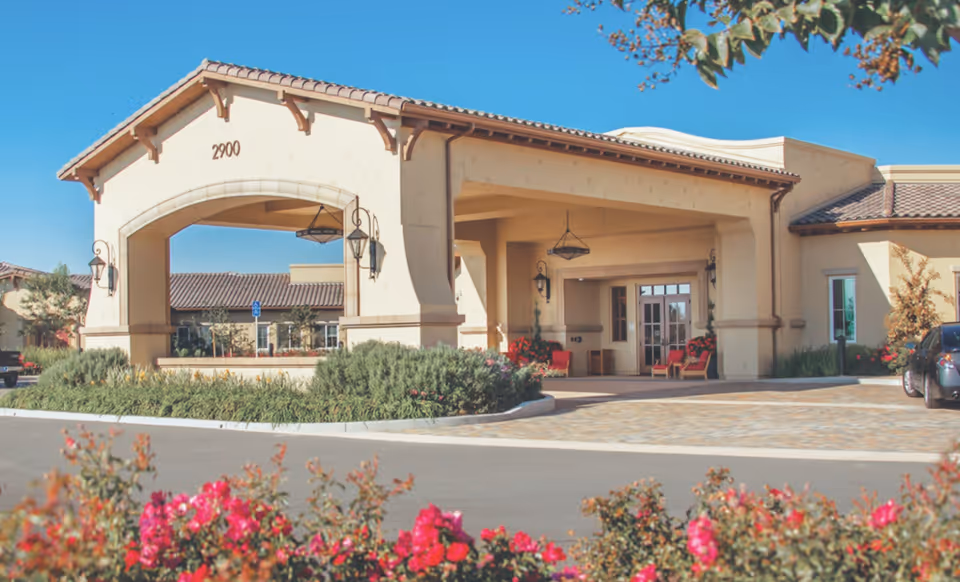 Front view of Creekview Health Center entrance with arches, columns, and a covered drop-off.