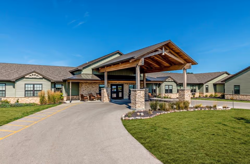The Lodge at Manito exterior entrance with covered porte-cochère and manicured lawn.