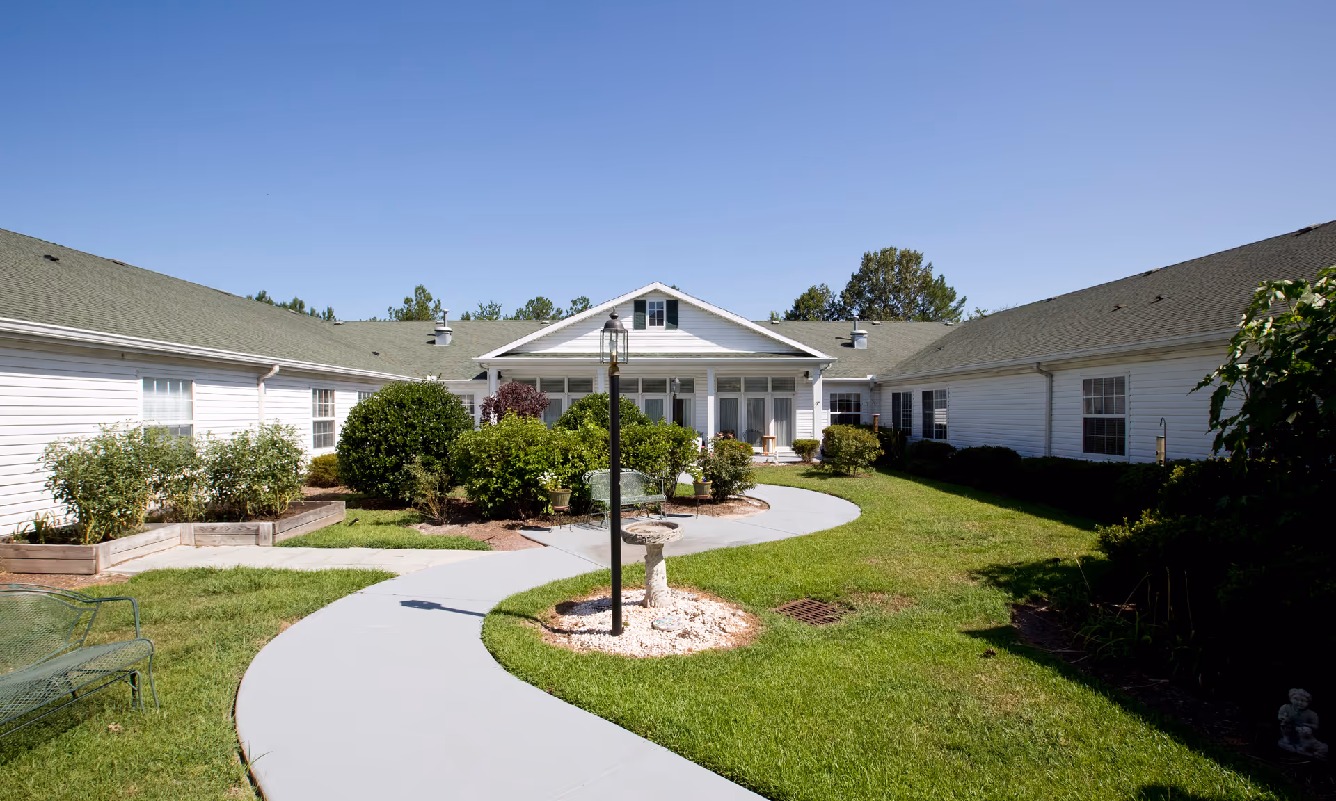 Single-story Brookdale Columbia building with curved walkway and landscaped courtyard.