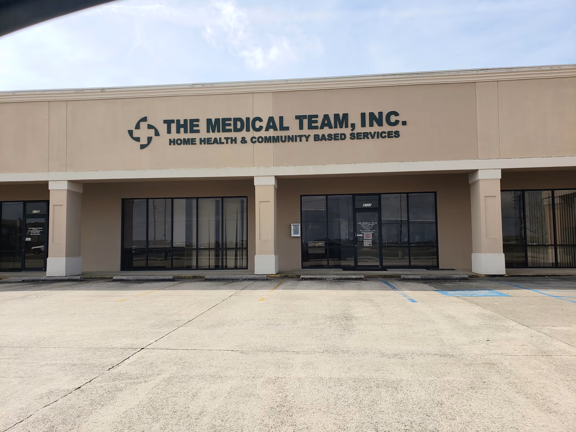 Front exterior of THE MEDICAL TEAM building with signage and glass doors.