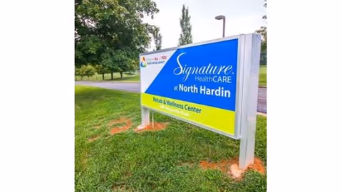 Outdoor sign for Signature Healthcare at North Hardin on a grassy lawn.
