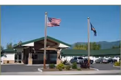 Front view of Valley Vista Care Center of Sandpoint with flags and cars.