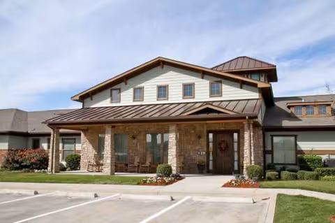Front exterior view of Martin Crest Assisted Living and Memory Care entrance.