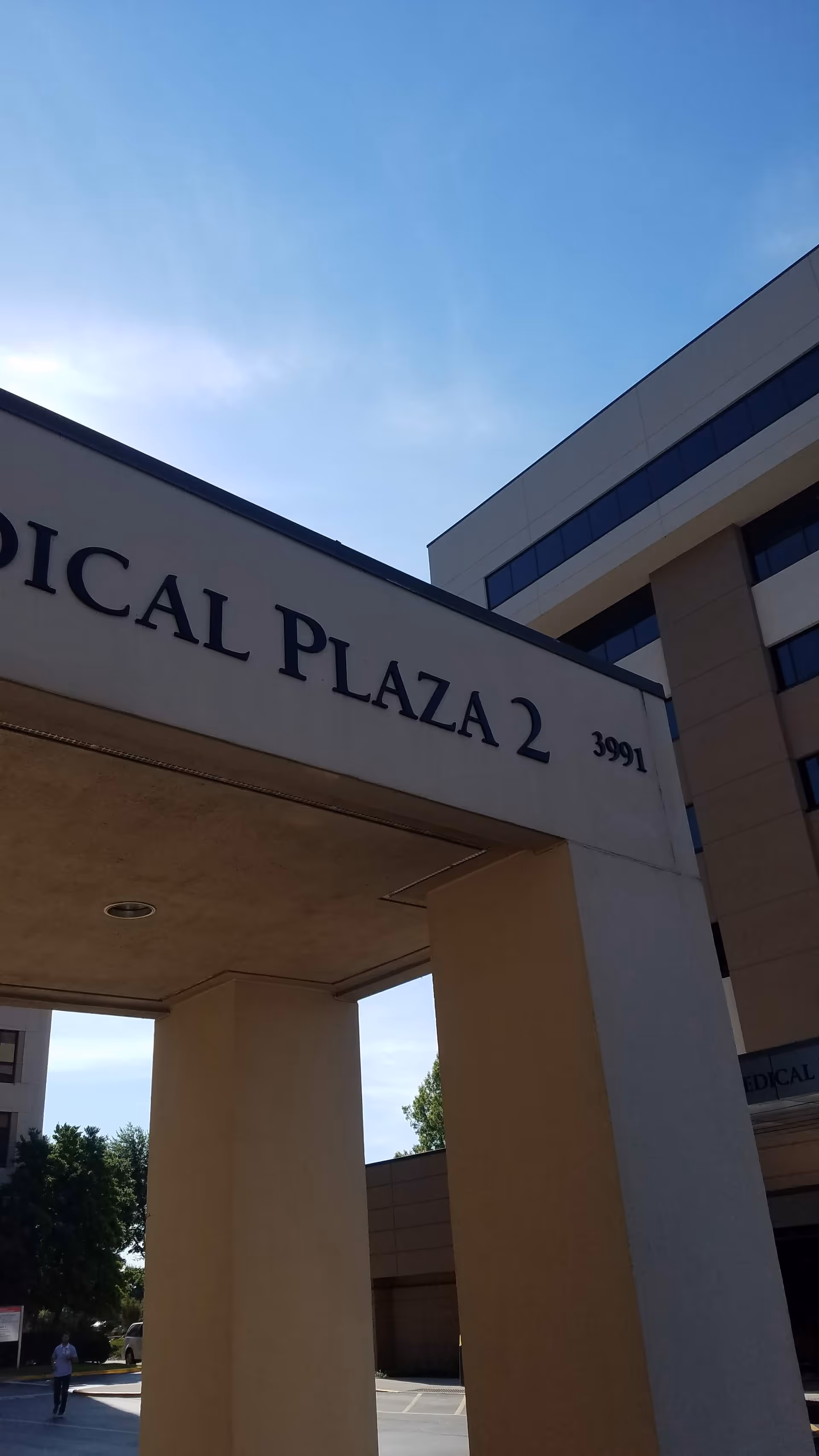 Norton St. Matthews Medical Plaza 2 front entrance with signage and pillars