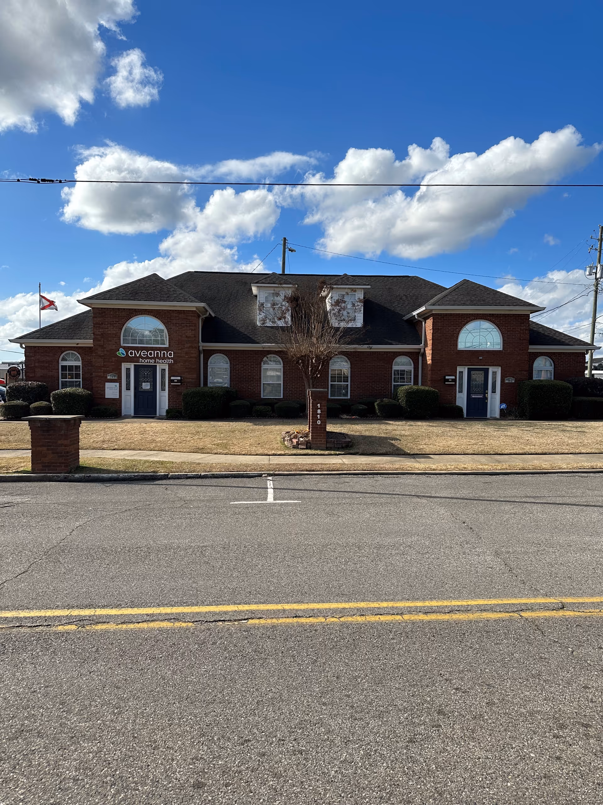 Front view of Aveanna Home Health of Jasper building with brick exterior.
