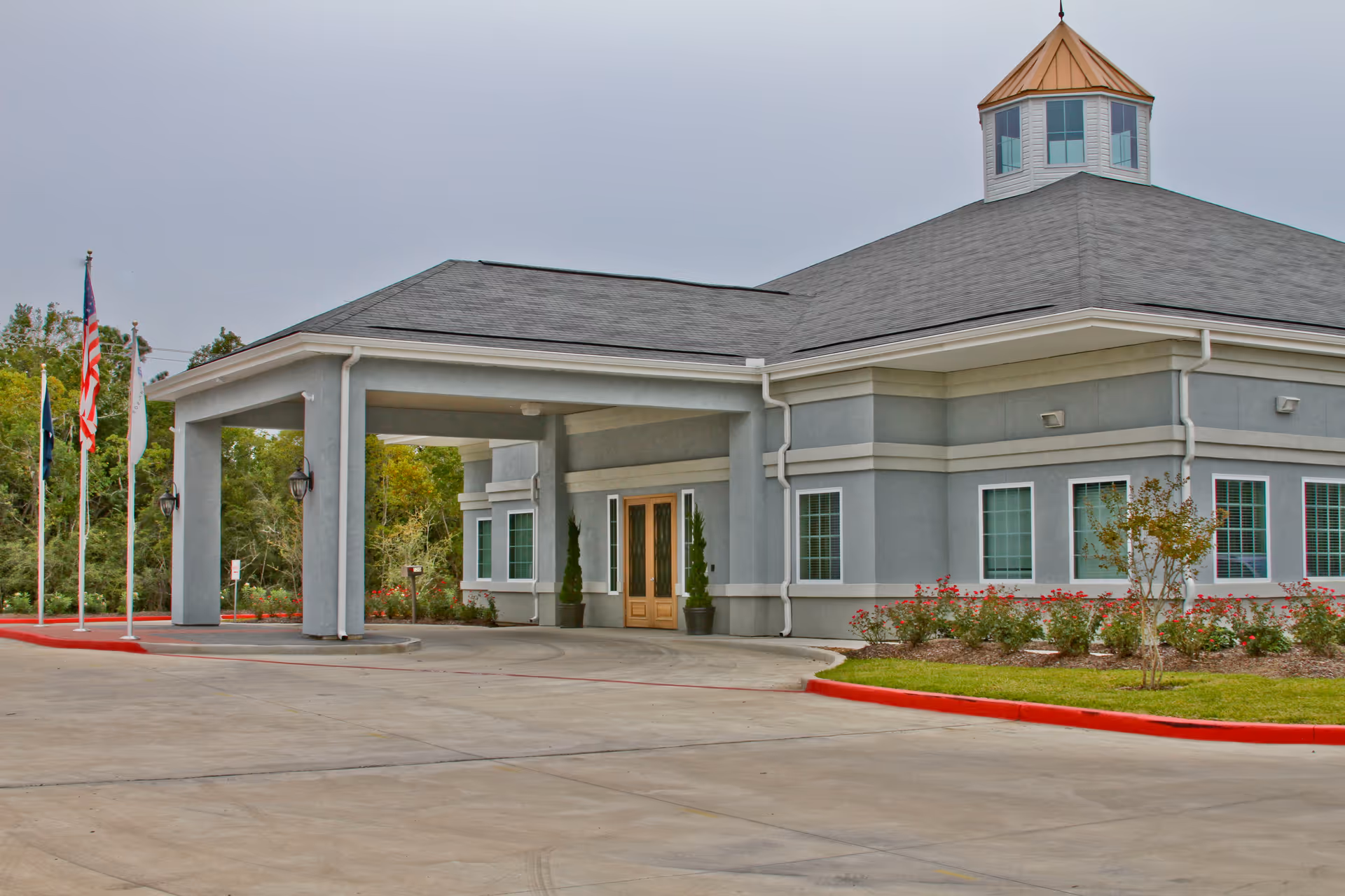 Exterior view of Harbor Hospice Lake Charles facility with a covered entrance and landscaping.