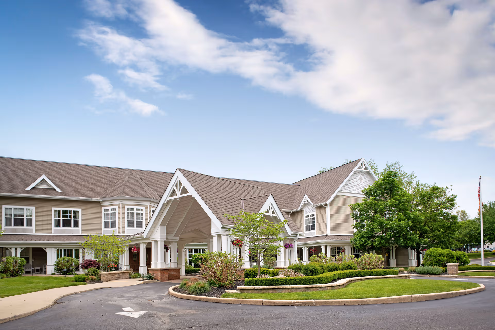 Sunrise of Cuyahoga Falls exterior with welcoming entrance and landscaped circle drive.