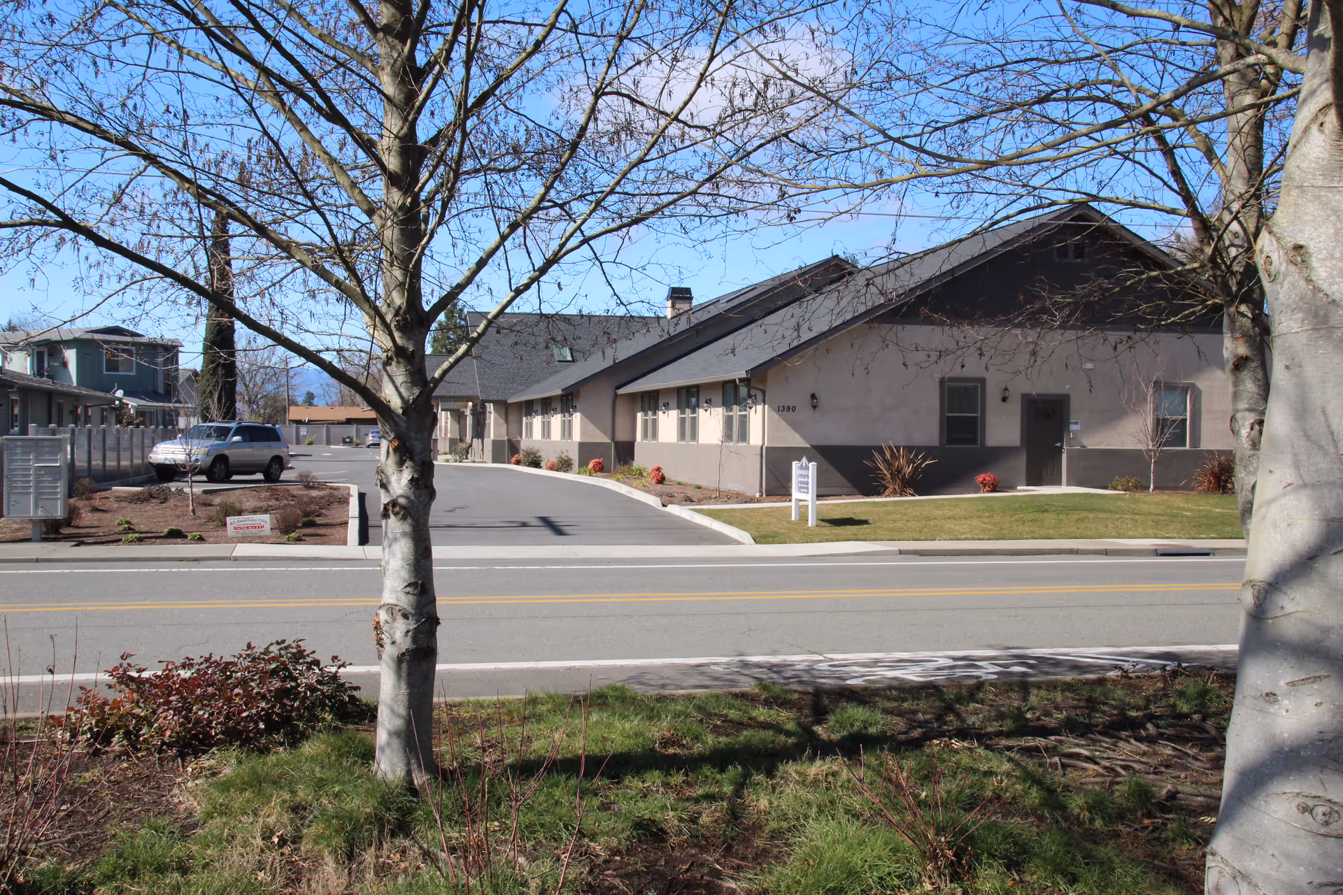 Exterior view of Kinsington at Redwood Park building with street, trees, and landscaping.