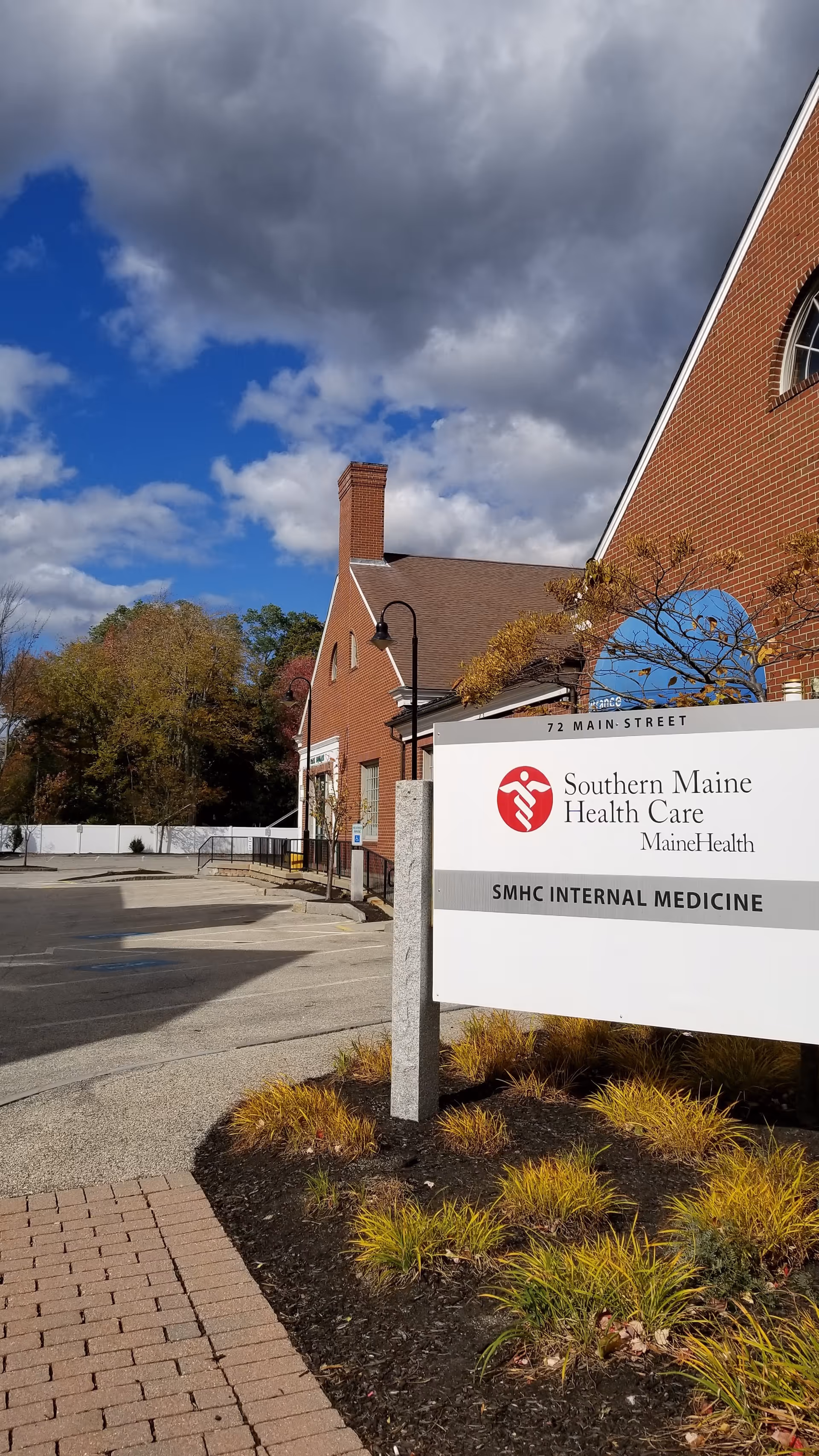 Brick healthcare building with Southern Maine Health Care sign in foreground
