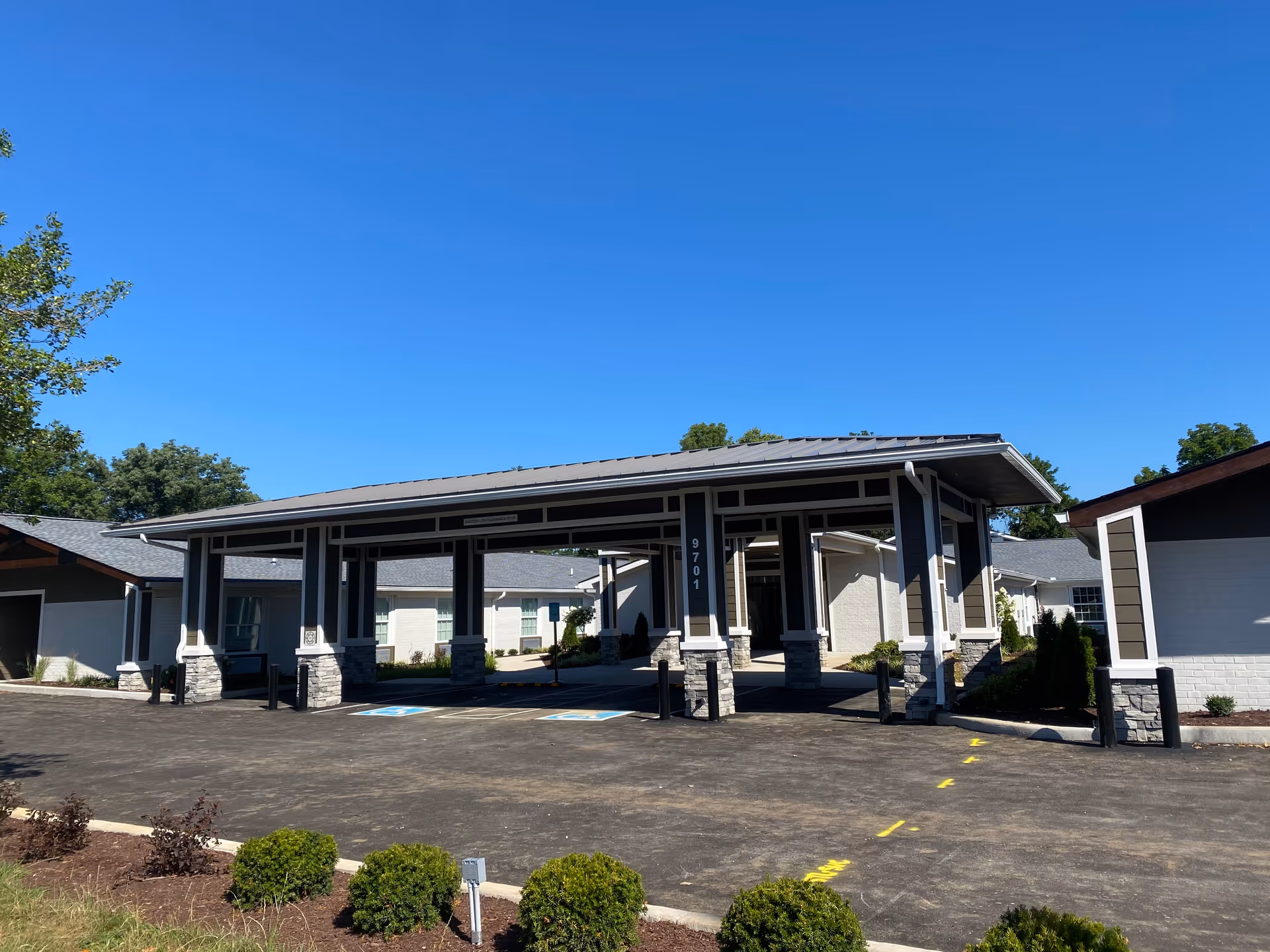 Exterior view of Creekside on Whipps Mill with a covered entrance and parking lot.