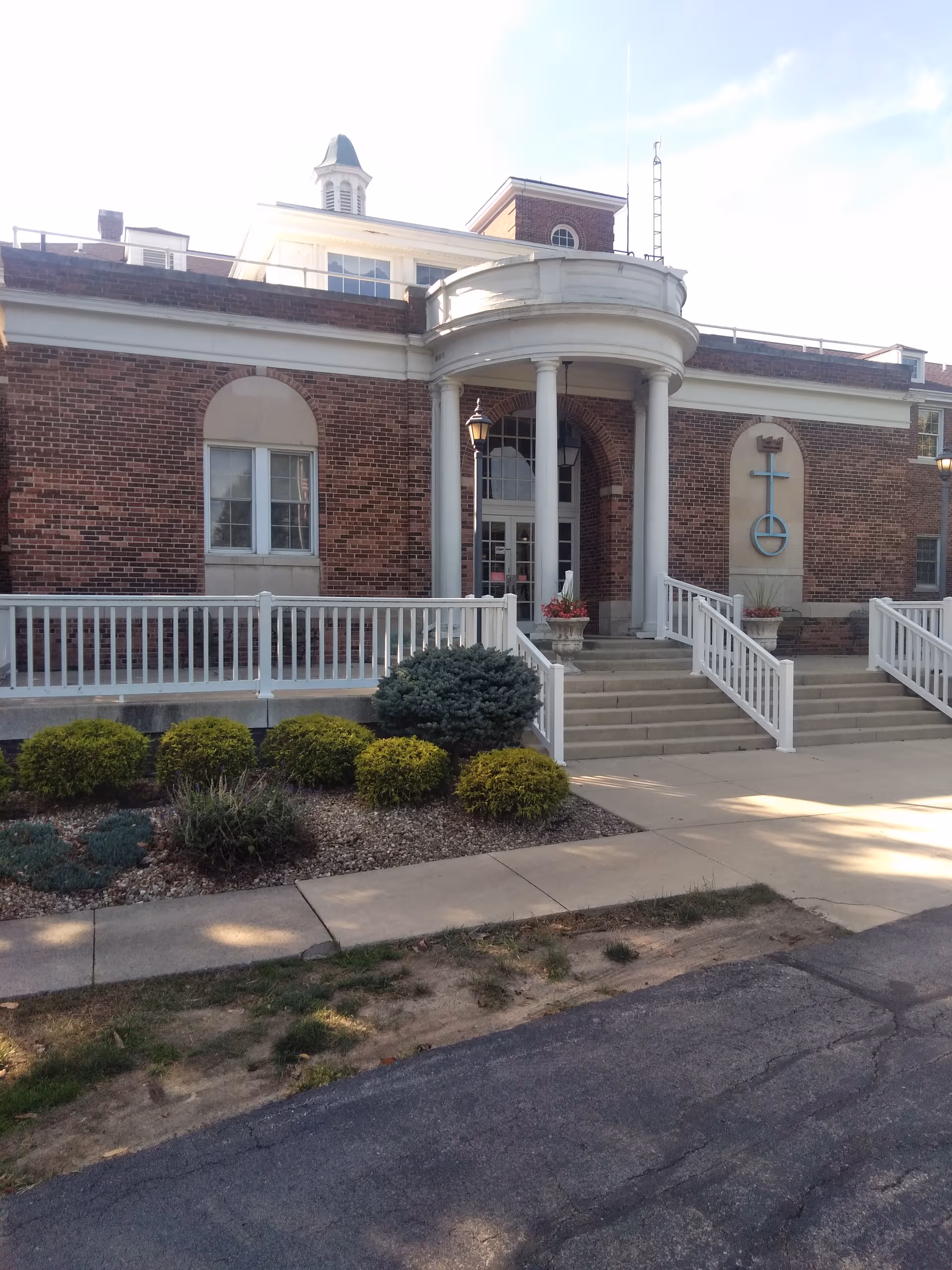 Exterior view of Vancrest of Upper Sandusky entrance with brick facade and white columns.