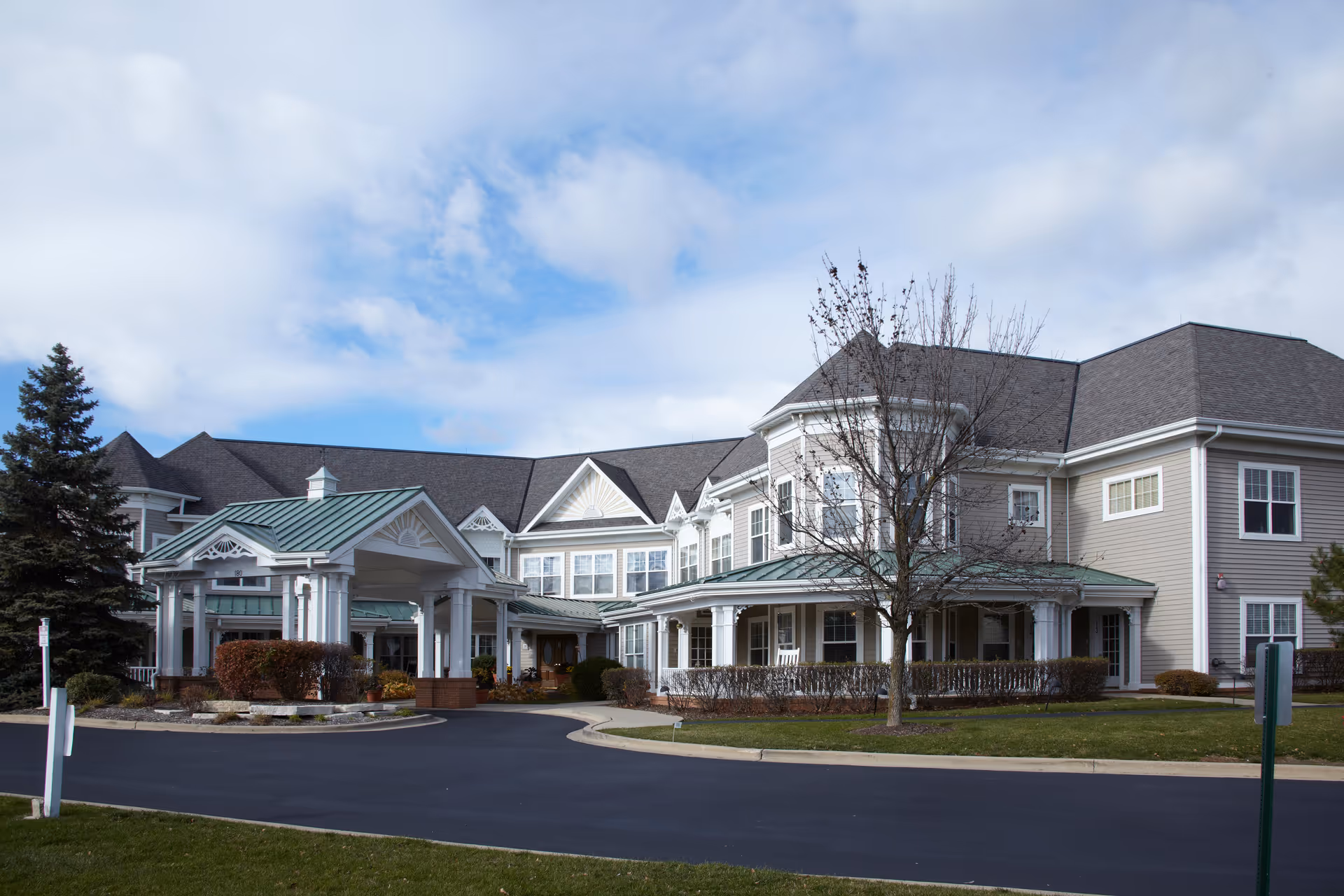 Sunrise of Buffalo Grove exterior building with covered entrance and curved driveway.