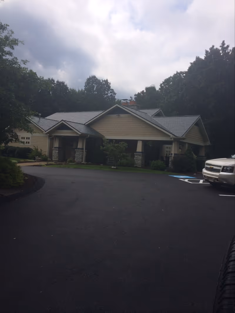 Exterior view of Good Samaritan Hospice House in Wexford with a parking lot.
