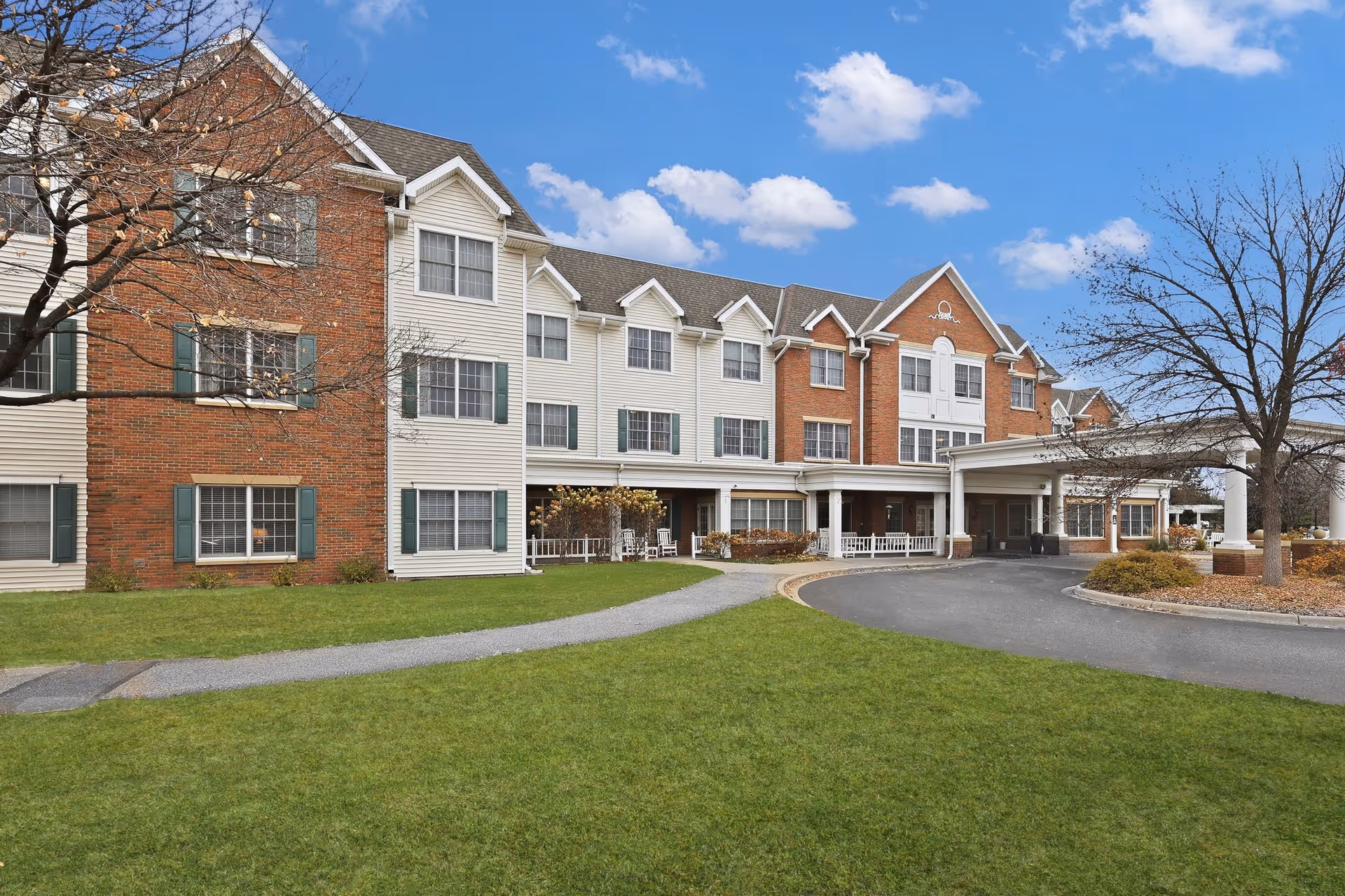 Sunrise of Edina exterior view of a multi-story senior living building with a green lawn