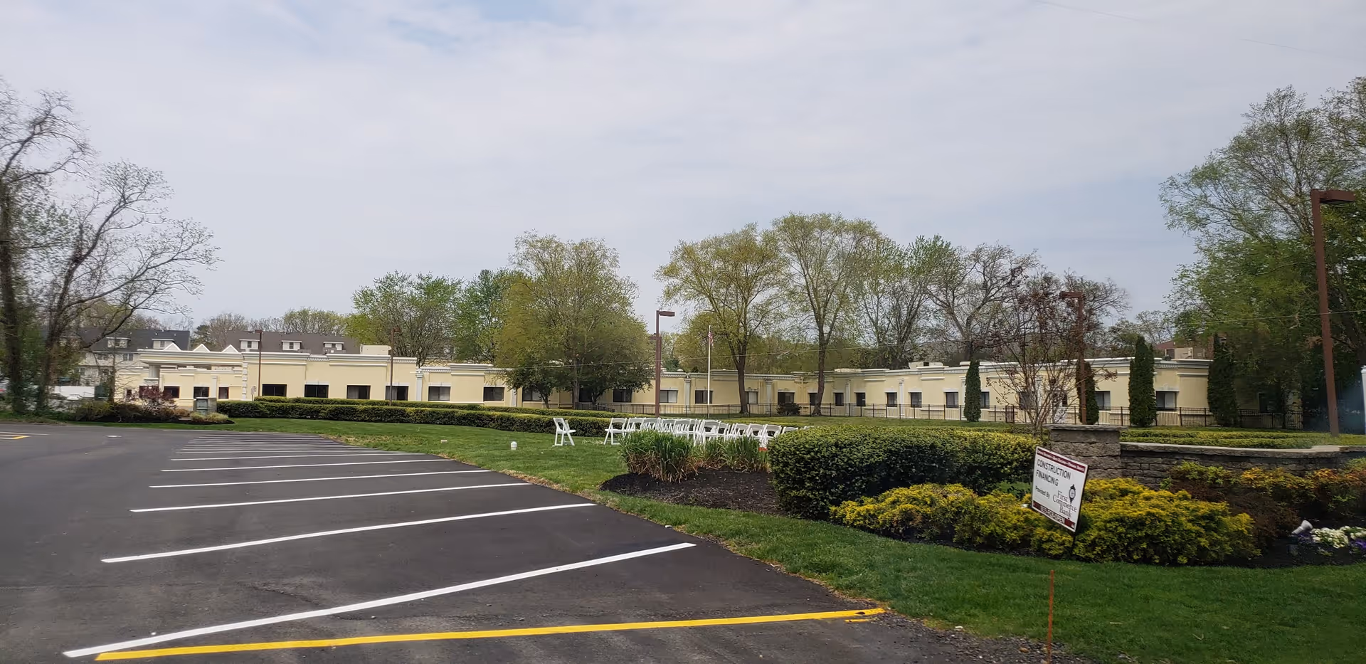 Exterior view of Leisure Chateau Rehabilitation with a parking lot and green landscaping.