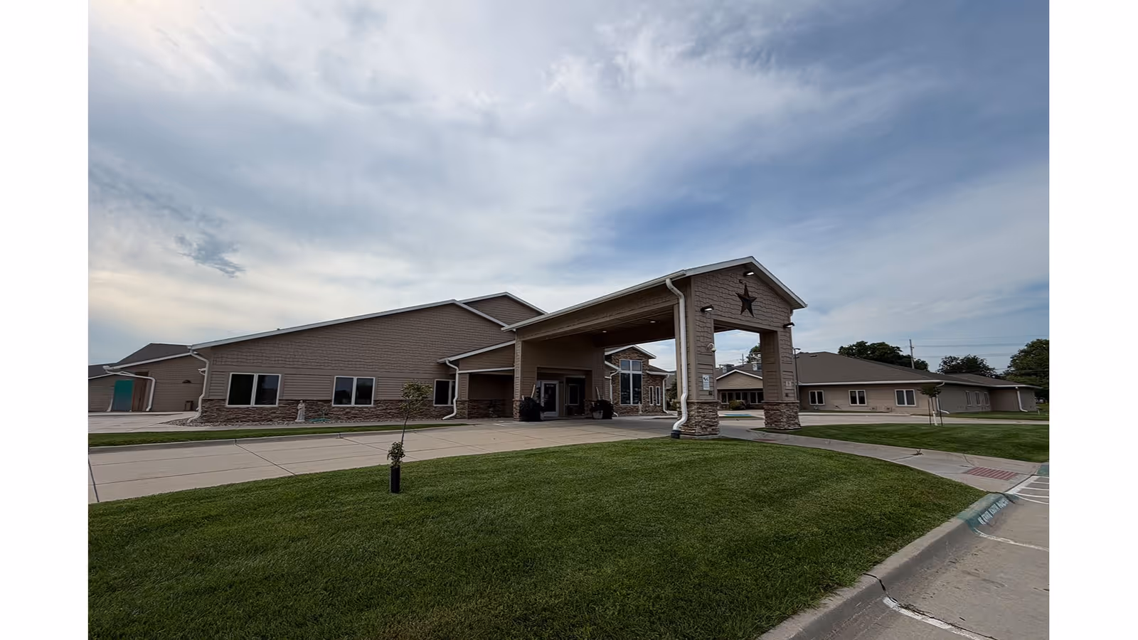 Exterior view of Good Samaritan Society Beatrice facility with entrance and lawn