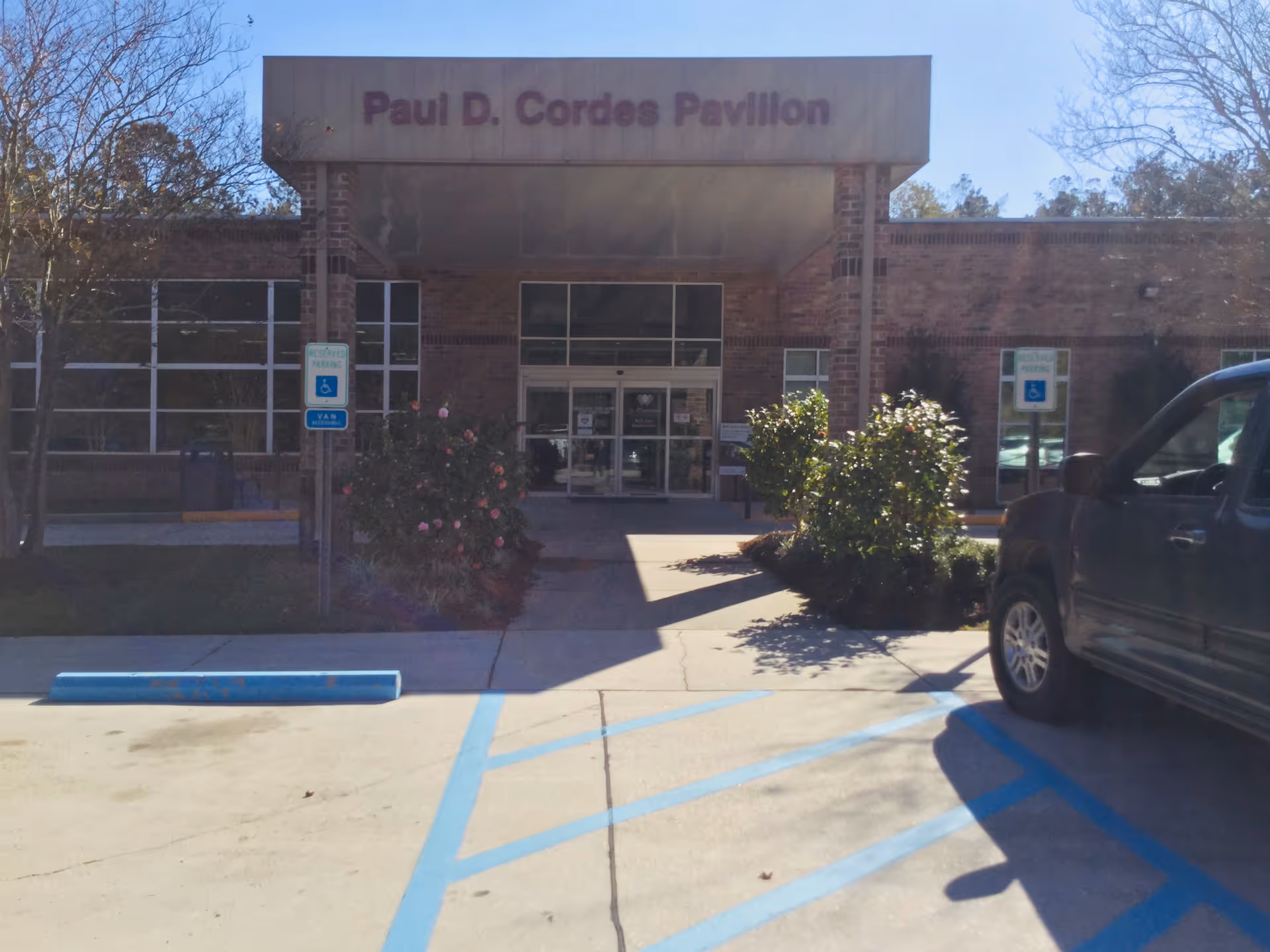 Front view of the Paul D. Cordes Pavillon entrance at St. Tammany Health System.