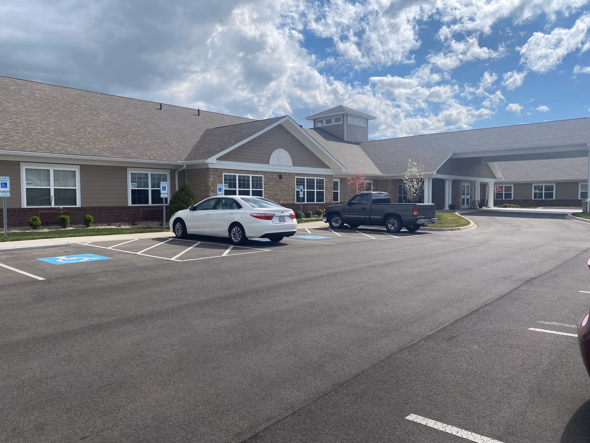Exterior view of Sanders Ridge Health Campus with parking lot and clear sky.