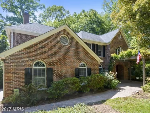Photo of Avalon House on Dominion Crest