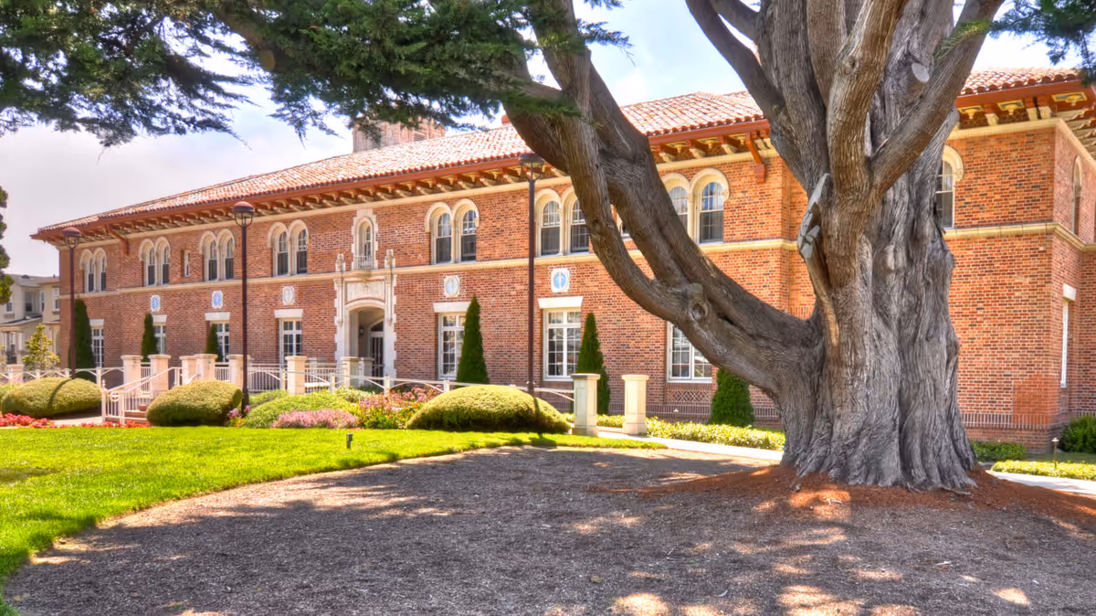 Photo 2 of The Ivy at Golden Gate